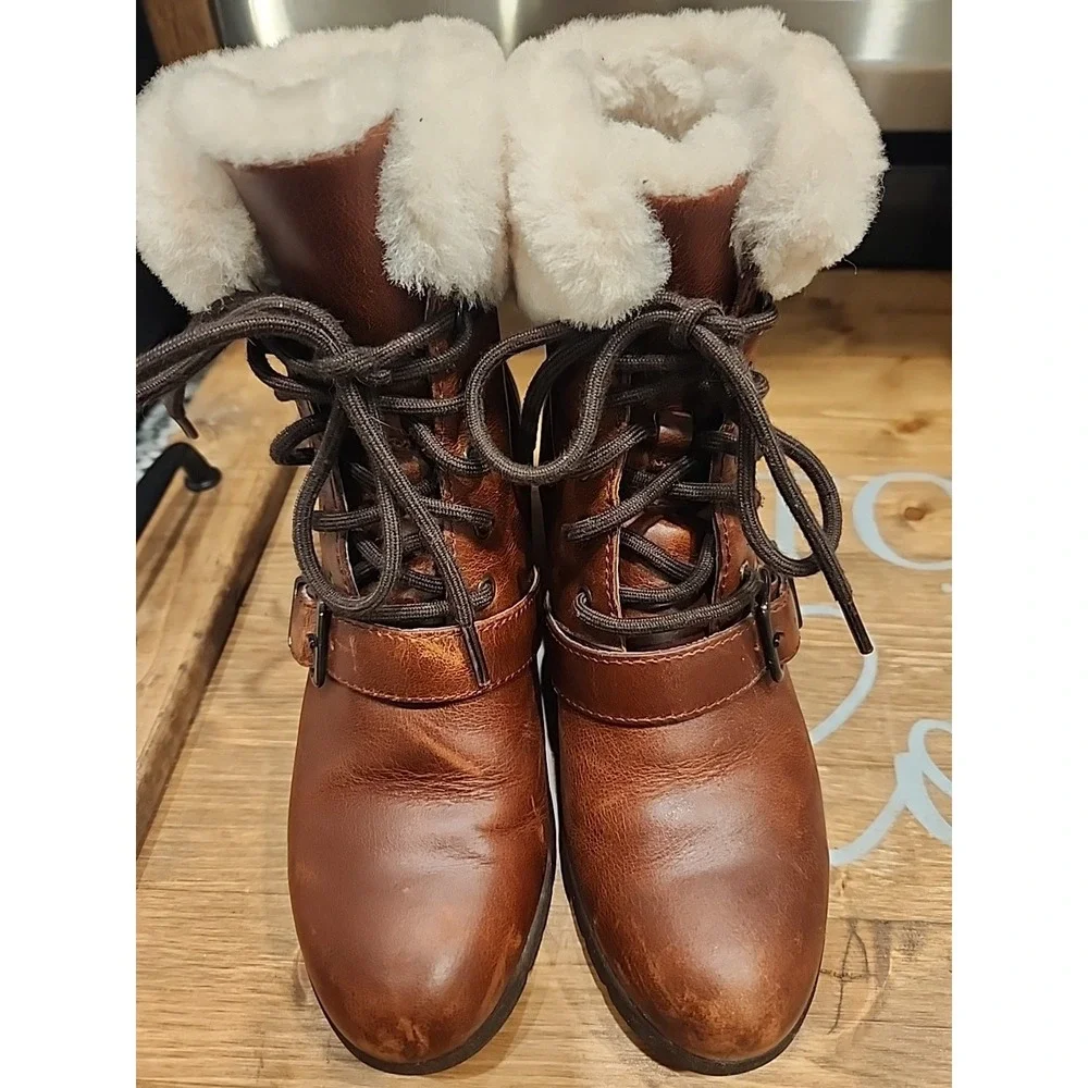 UGG Australia Women's Leather Wedge Shearling Lined Lace-Up Ankle Boot Brown 6‎